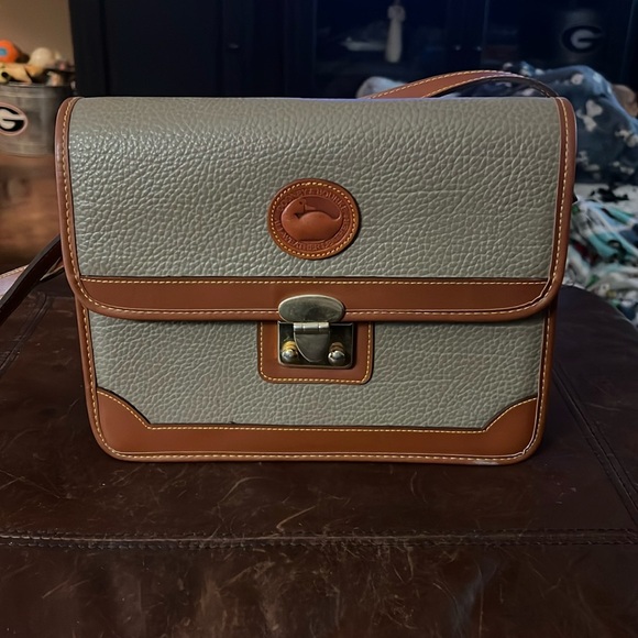 Dooney and Bourke purse - Picture 1 of 13